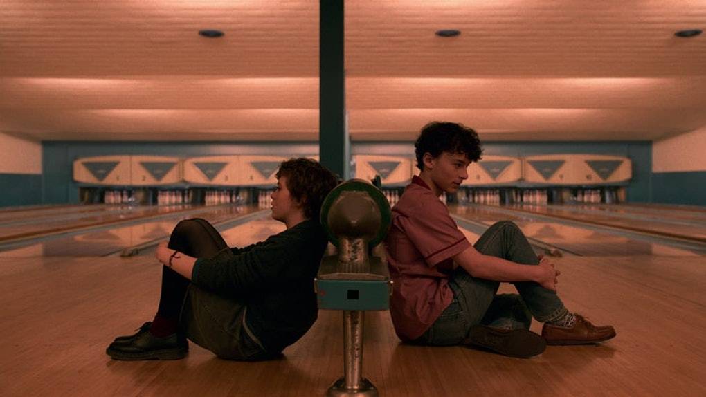 Sophia Lillis as Sydney and Wyatt Oleff as Stanley. Netflix《I Am Not Okay With This》