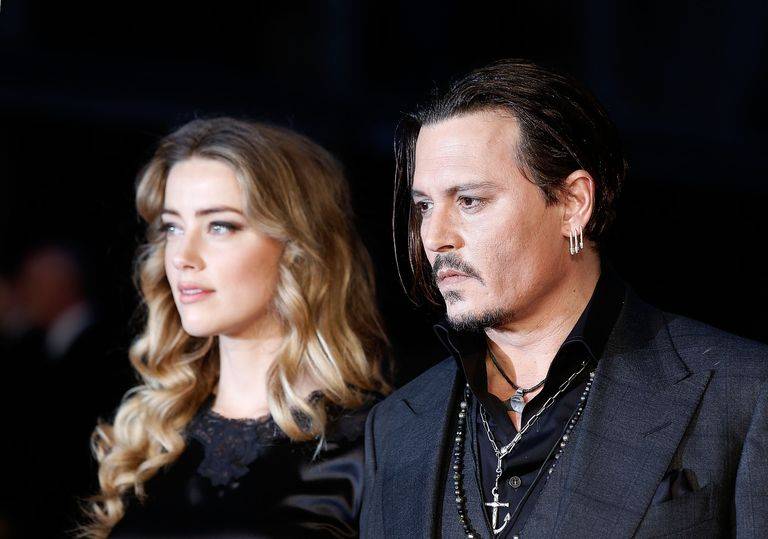 Johnny Depp 和 Amber Heard 由2012年開始戀愛，2015年結婚。