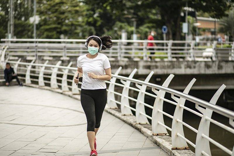 所以戴口罩跑步未必有益呢。Photo via Getty Images