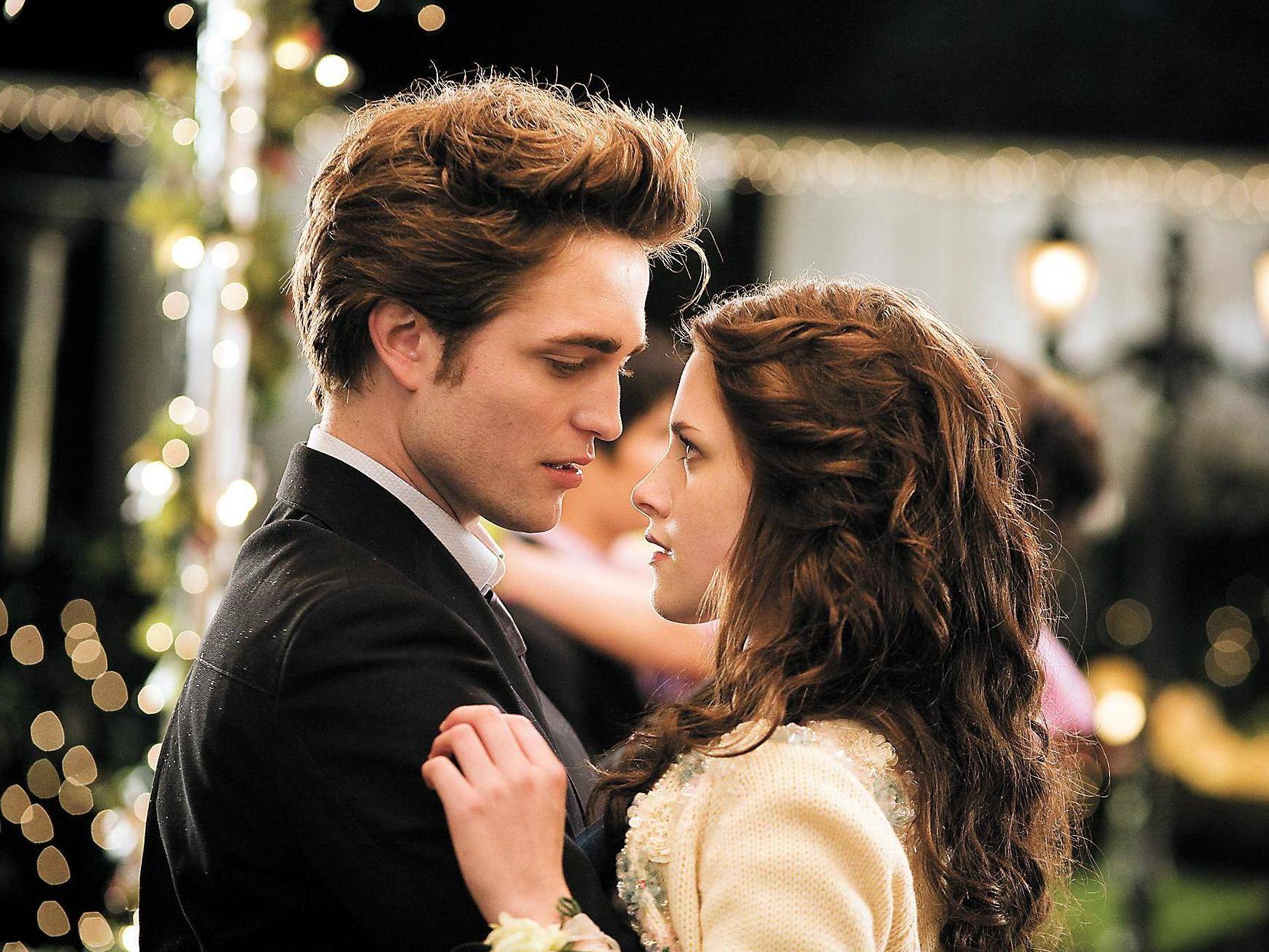 電影帶紅了 Kristen Stewart 和 Robert Pattinson，然而，他們實際上用了更長的時間才能「洗底」，擺脫偶像面孔的角色定型。