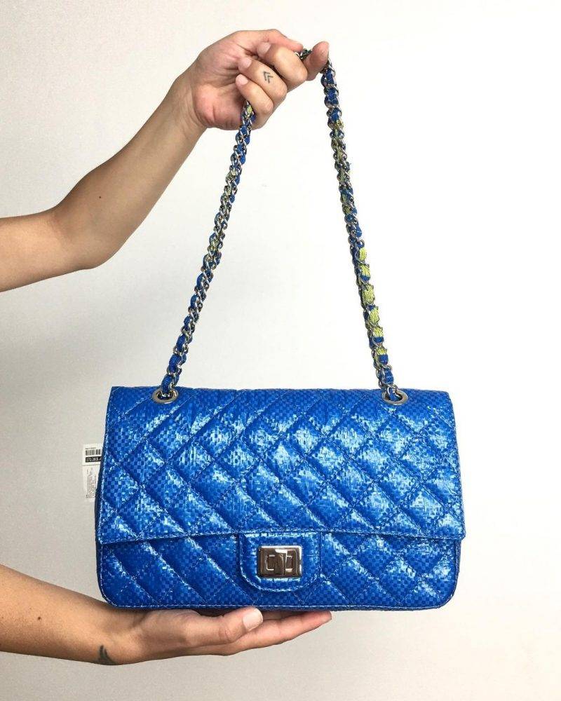 這個 Chanel 手袋由 IKEA環保袋改造而成，可說是完整度最高。  (圖片來源：Instagram@camera60studio)