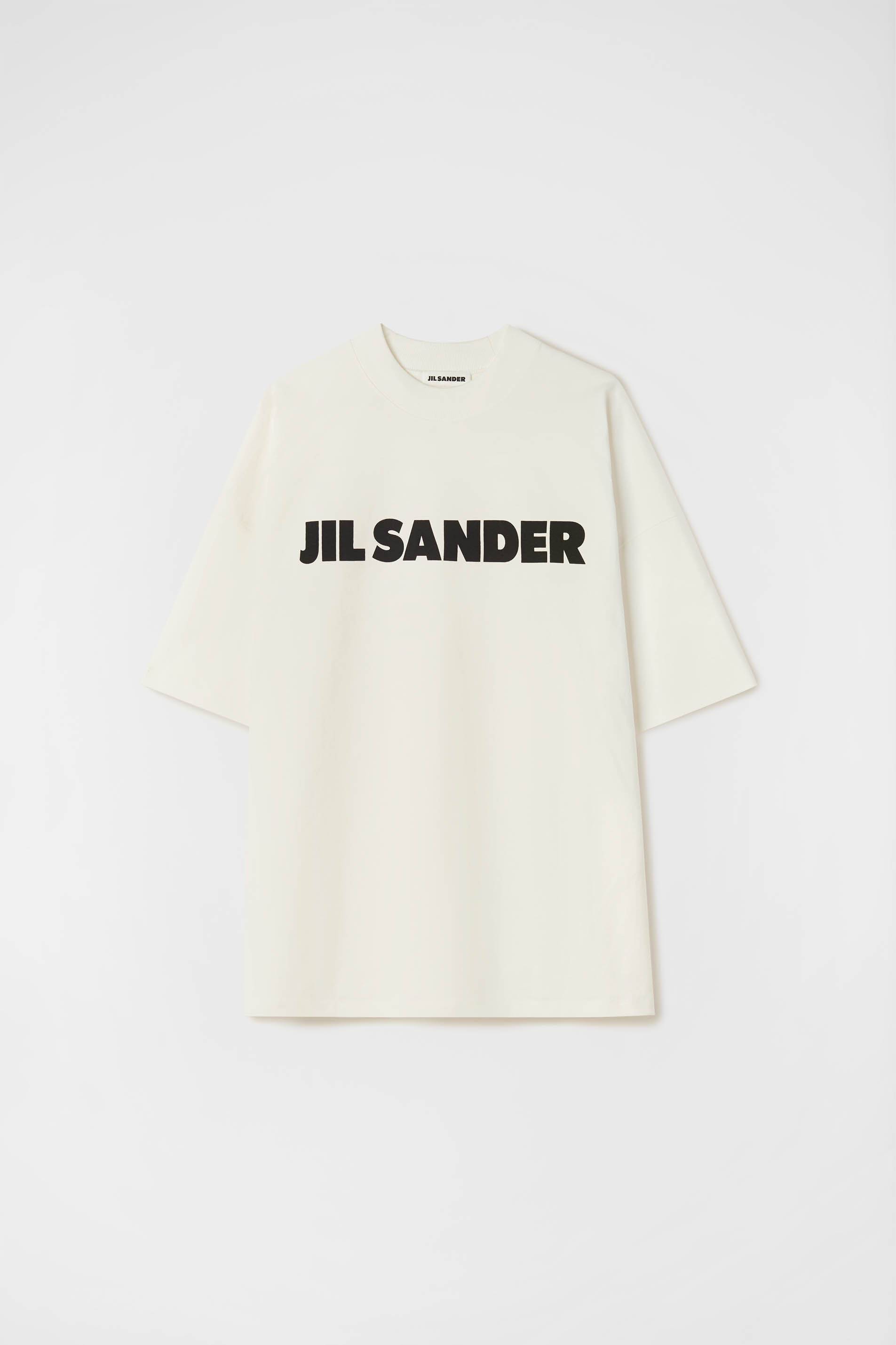 品牌 Jil Sander 的經典 logo tee。