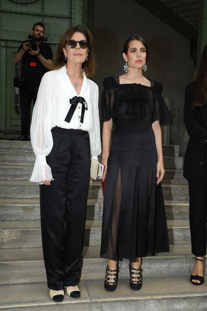 與媽媽摩納哥公主Caroline 一同出席紀念Lagerfeld的活動(Getty Images)