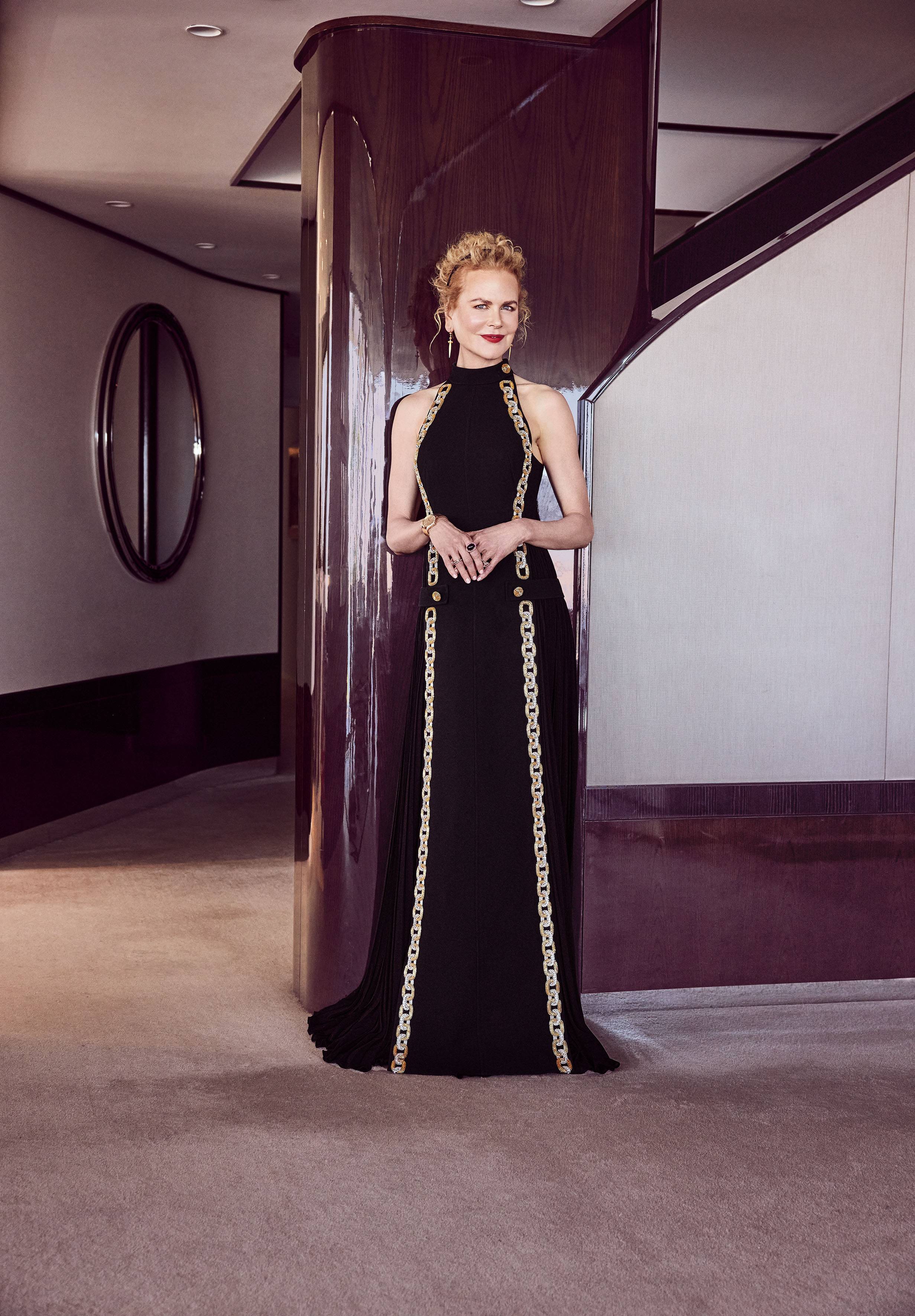 同樣有份入圍女主角的Nicole Kidman則穿着Louis Vuitton的長裙出席，綴以金色鎖鏈印花，也不失風采。
