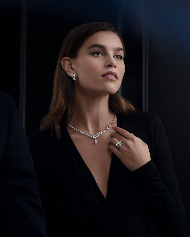 Joséphine Valse Impériale Necklace in White Gold, set with 94 pear-shaped & brilliant cut diamonds weighing 11.30 carats and 10 pear-shaped diamonds weighing 7.58 carats（圖片來源：品牌）