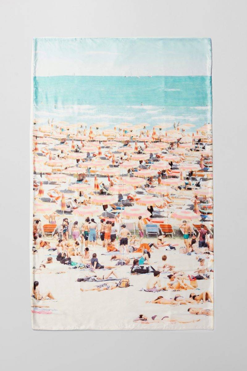 Beach Towel by Derek Castiglioni（圖片來源：Yoox）