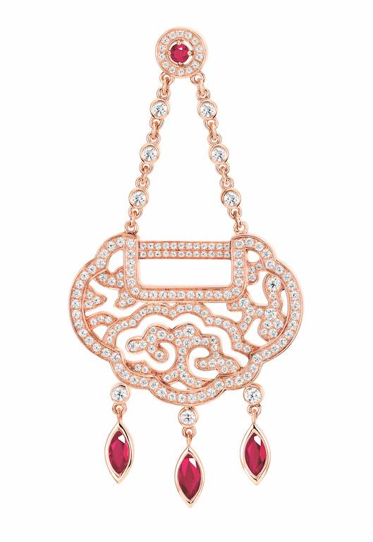 Yu Yi earrings in 18K rose gold with diamonds and rubies（圖片來源：品牌）