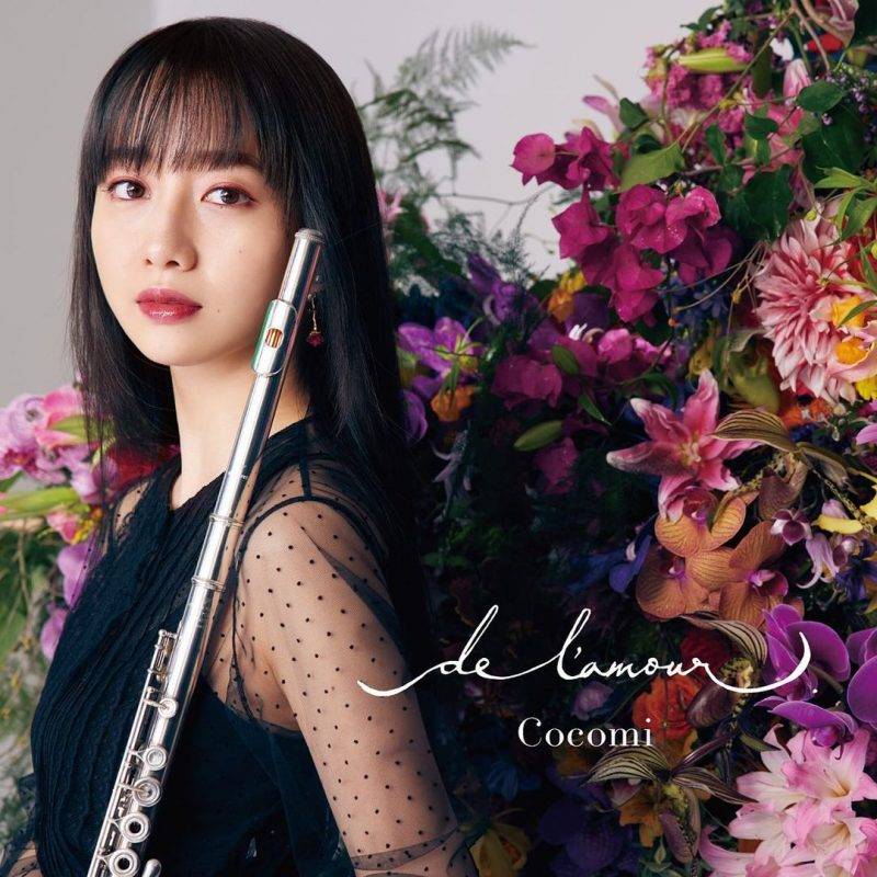 木村心美亦以Cocomi之名，在她擅長的古典樂長笛領域，推出首張個人專輯《de l'amour》。（圖片來源：Universal Music Group）