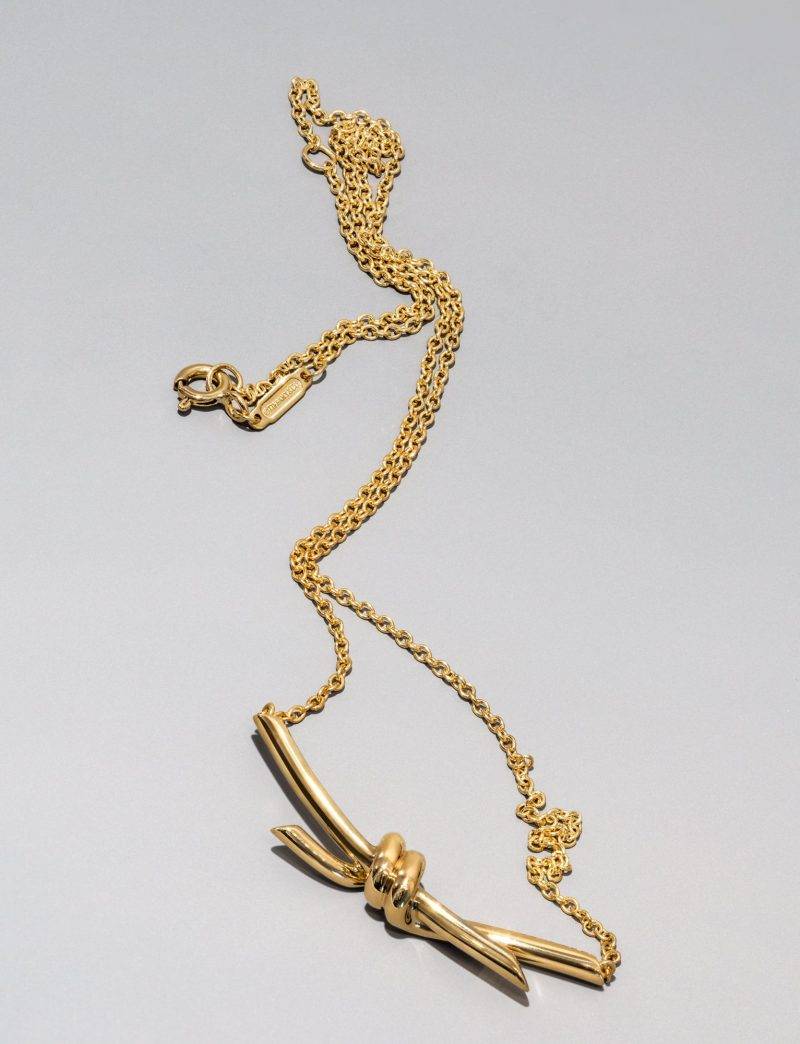 Tiffany Knot 18k 黃金吊墜 $17,100 （圖片來源： Tiffany & Co. ）