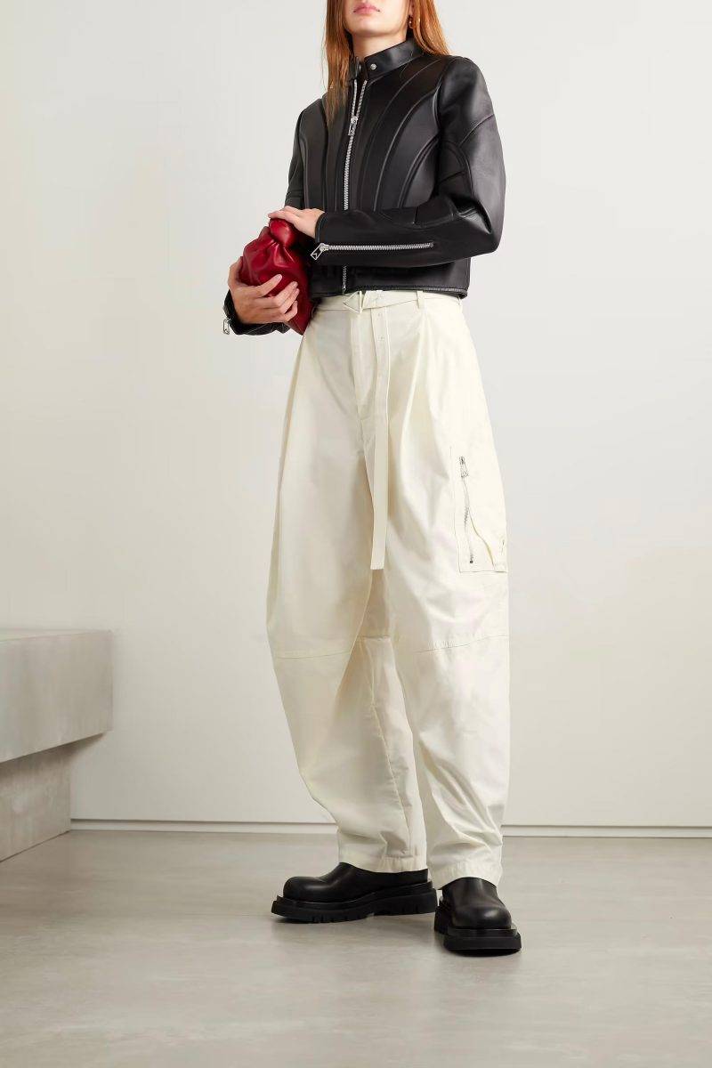 Bottega Veneta belted wool-blend wide-leg cargo pants $11,300 （圖片來源：netaporter.com）