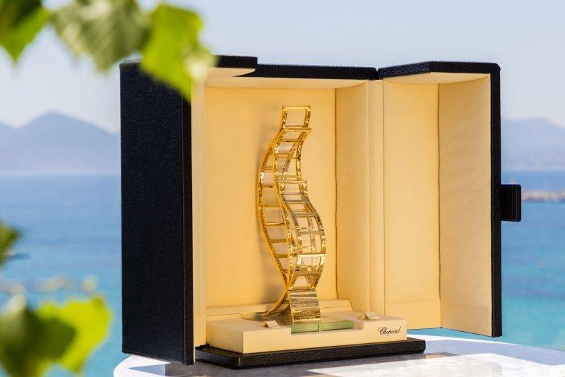 「蕭邦最具潛質演員獎」獎座為一條鍍金銀質底片膠帶造型緞帶。（圖片來源：Chopard）