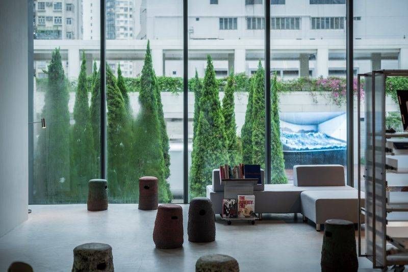 林嘉欣舉行了她首個香港陶瓷裝置藝術展覽「Take Care You 好好聊療展覽」，帶香港人來一場自我療癒的旅程。（圖片來源：油街實現 Oil Street Art Space Facebook）