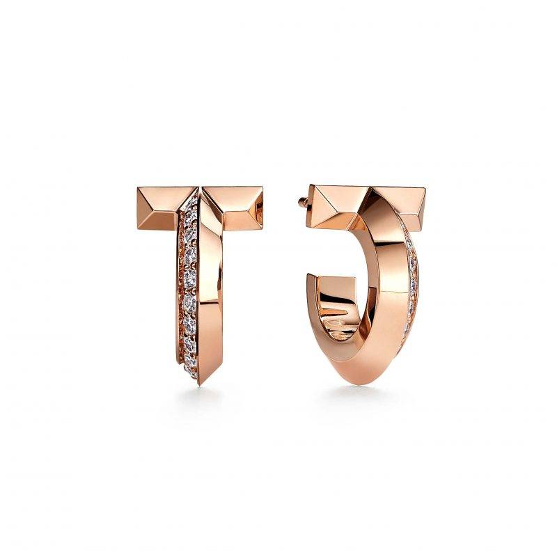 Tiffany T1 系列 18k 玫瑰金鑲鑽石圈形耳環 港幣 29,800（圖片來源：Tiffany & Co.）