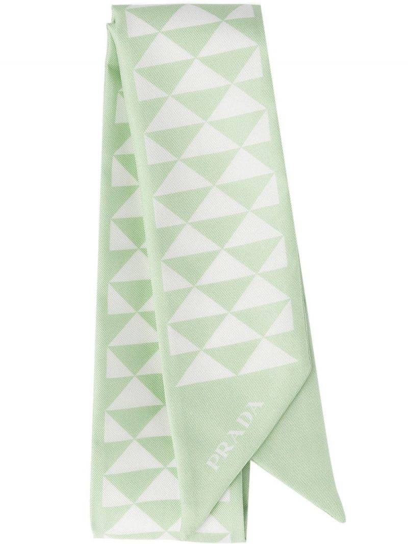 Prada triangle print silk scarf HK$2,000（圖片來源：Farfetch）