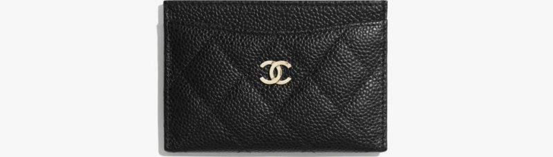 Chanel Classic Cardholder HK$3,200 Grained Calfskin & Gold-Tone Metal. Black.（圖片來源：Chanel）