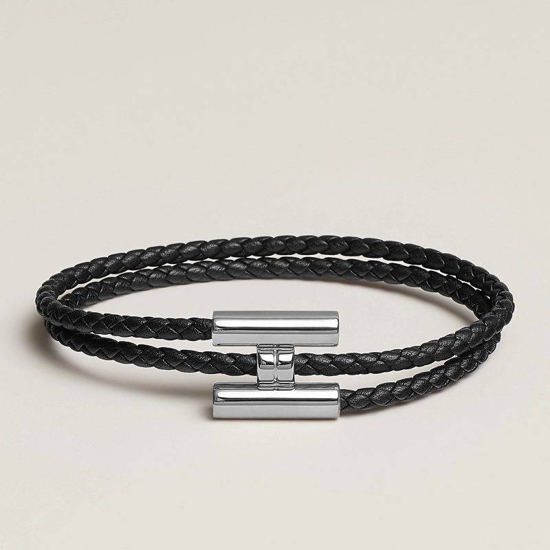 Hermès Tournis Tresse 手繩系列 Tournis Tresse bracelet HKD 3,800（圖片來源：Hermès）