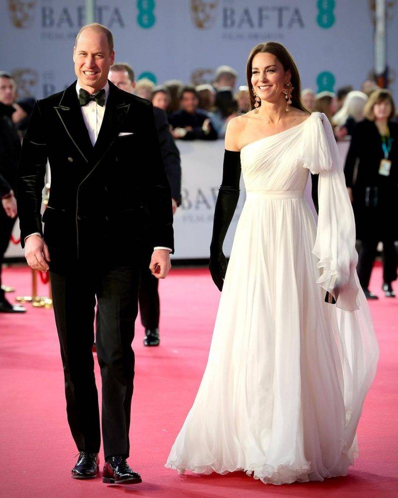 凱特再次穿上2019年穿過的Alexander McQueen白色連衣裙及Zara價值27.9美元平民耳環，仙氣滿滿。（圖片來源：Instagram @princeandprincessofwales）