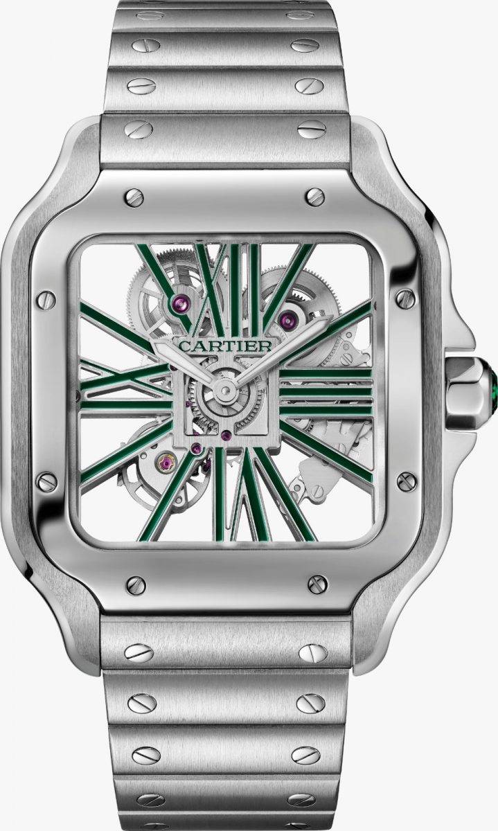 Santos de Cartier鏤空精鋼腕錶，羅馬數字形鏤空錶橋塗上綠色亮漆，錶冠鑲嵌一顆綠色碧玉，卡地亞9611 MC型工作坊精製手動機芯。（圖片來源：卡地亞）