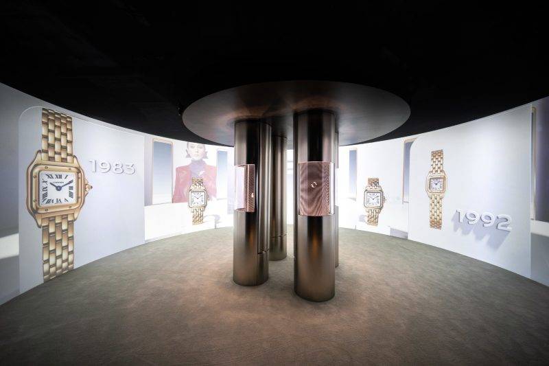 第三展廳：展出品牌引以為傲的四款經典時計──Santos、Tank、Panthère 及 Ballon Bleu 腕錶。（圖片來源：卡地亞）