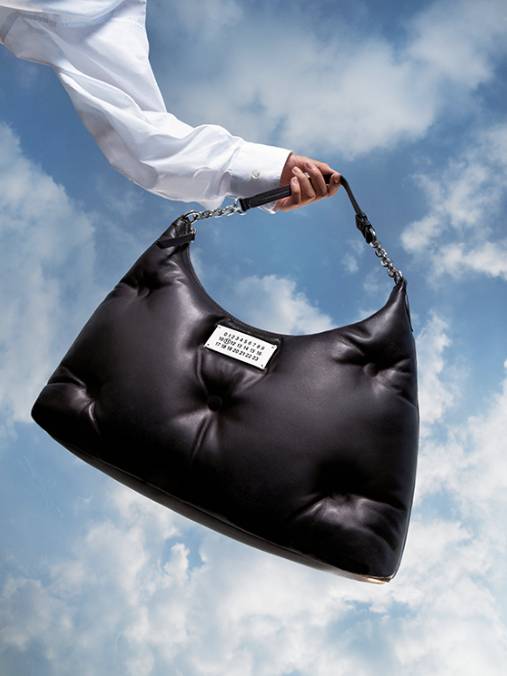 枕頭包 Glam Slam Bag（圖片來源：Maison Margiela）