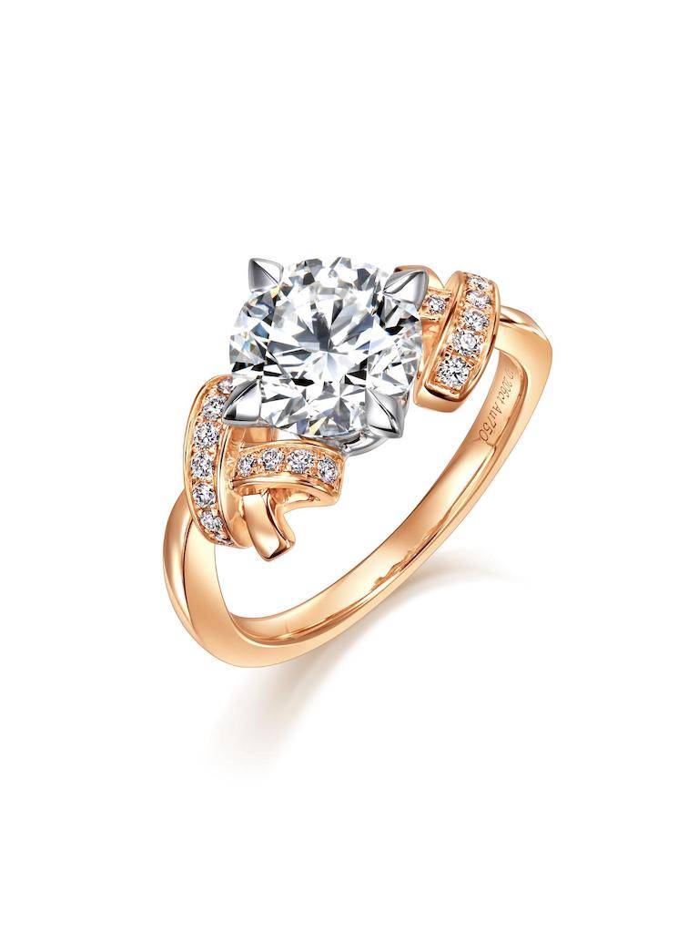 PROMESSA | 同心 18K 白紅分色黃金鑽石戒指 （此為專屬訂製的款式，顧客可以按個人喜好選擇戒托顏色及鑽石質量） （圖片來源：周生生Promessa）