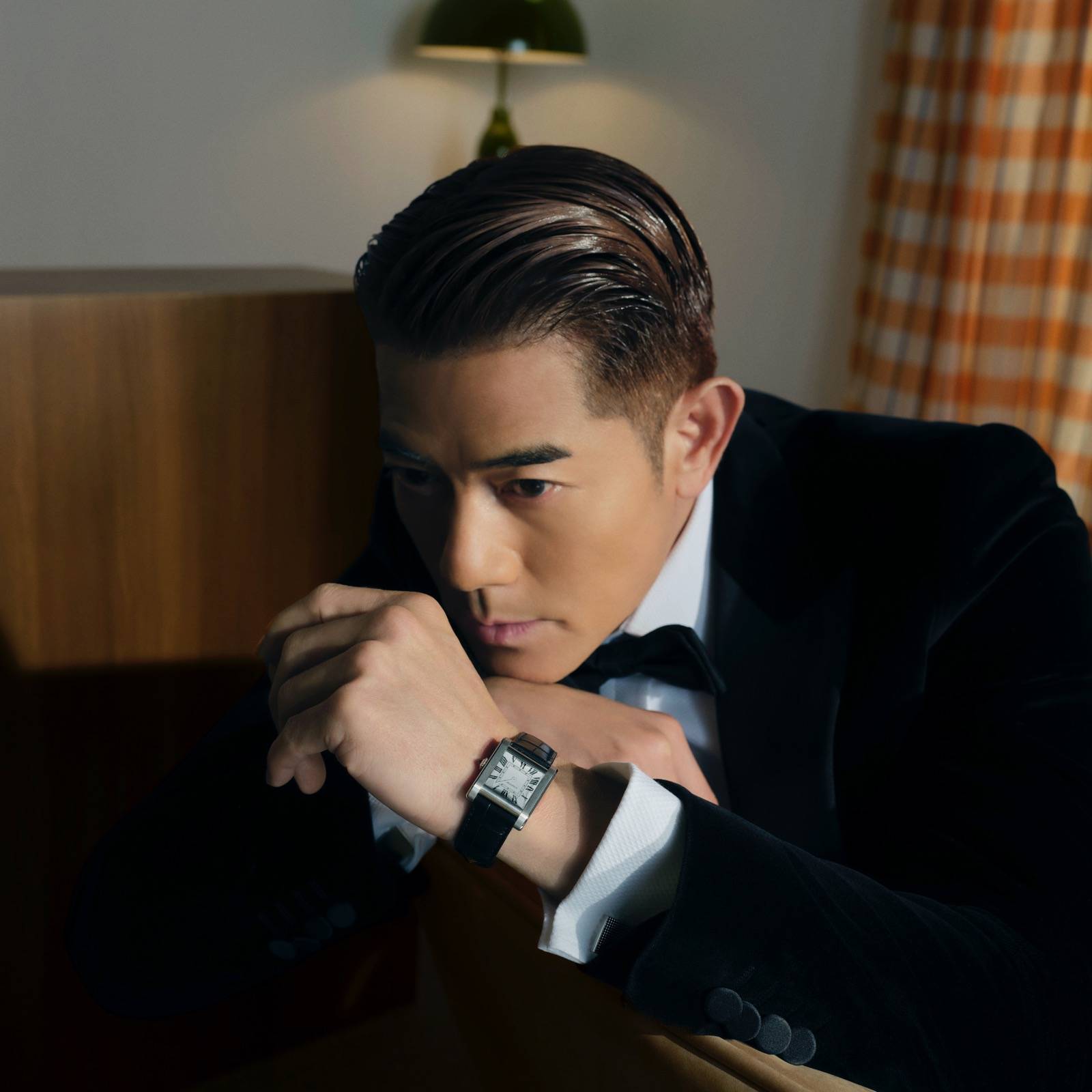 品牌特別請來影帝郭富城示範全新 Cartier Tank 系列腕錶的變奏與不朽魅力。（圖片來源：Cartier）