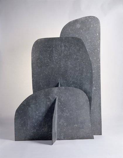 野口勇，《雲山》，1982至1983年/ 2020年，熱浸鍍鋅鋼，M+，香港（圖片來源：© The Isamu Noguchi Foundation and Garden Museum, New York / ARS，攝影：Kevin Noble）