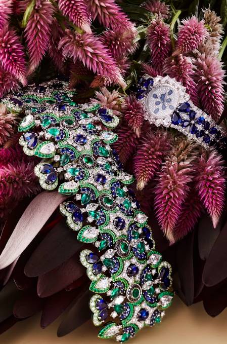 High Jewellery collection jewellery watch in Fairmined-certified 18k white gold set with sapphires and diamonds<br /> High Jewellery collection bracelet in 18k white gold and titanium set with blue sapphires, diamonds, emeralds and black diamonds<br /> CHOPARD（圖片來源：MF編輯部）