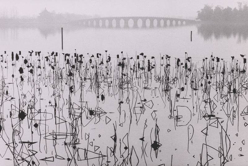 勒內・布里《中國北京昆明湖》1964 年，法國國家圖書館，巴黎（圖片來源：René Burri/Magnum Photos）