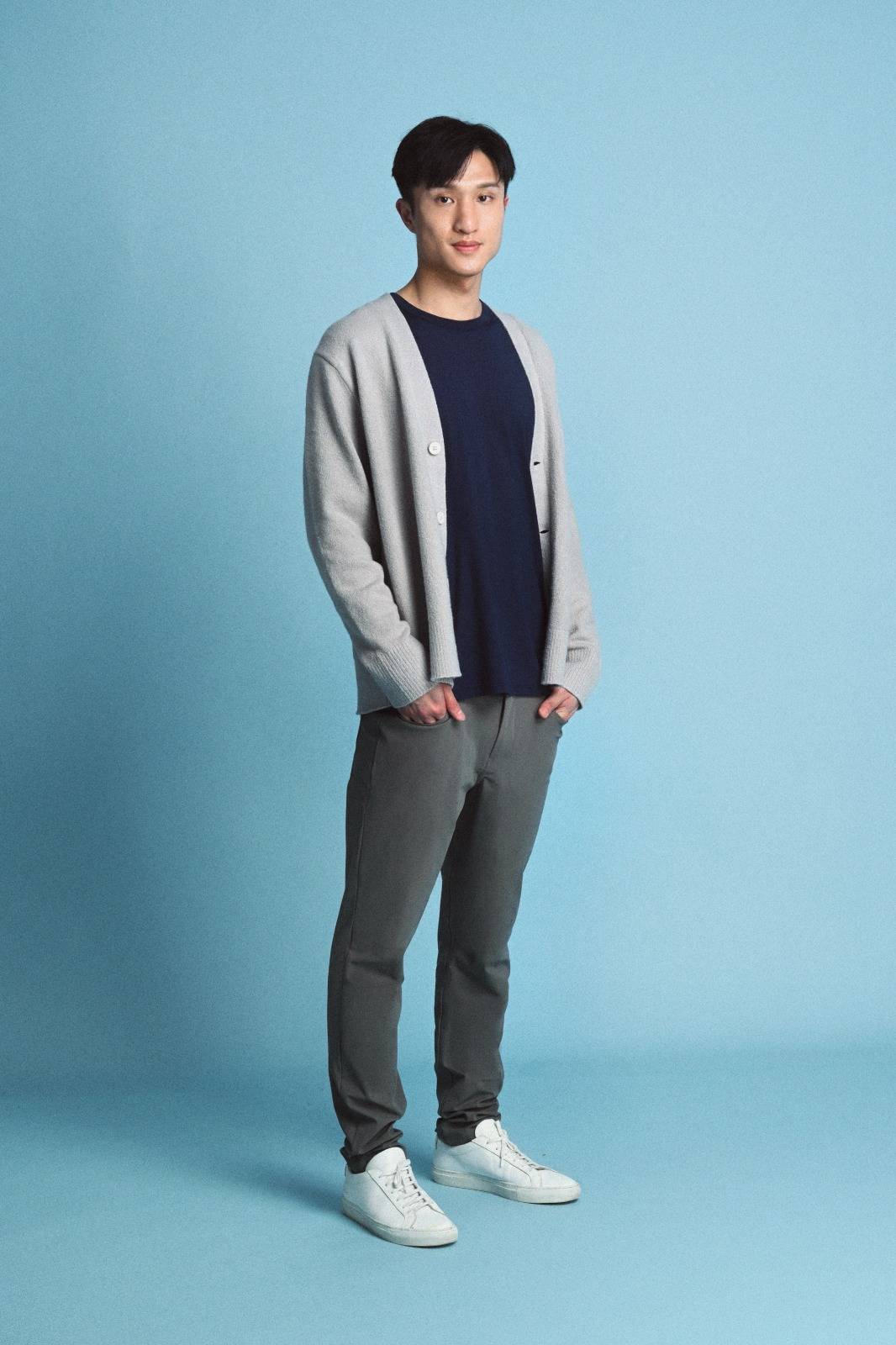 （圖片來源：lululemon）Ryan穿上ABC修身剪裁五口袋設計長褲，率性配搭出都市休閒風格。
