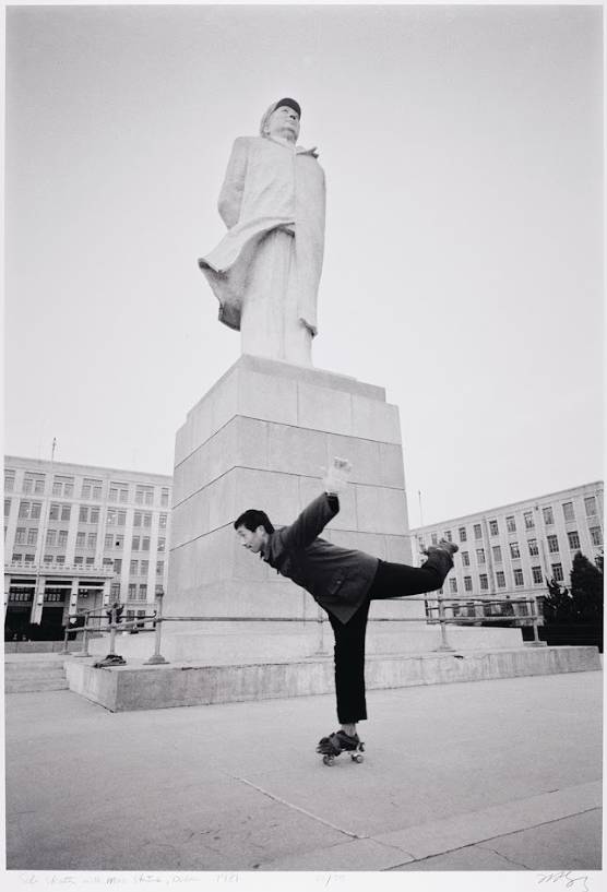 劉香成，《毛以後的中國——大連，滑冰》，1981 年，M+，香港（圖片來源：© M+，香港）