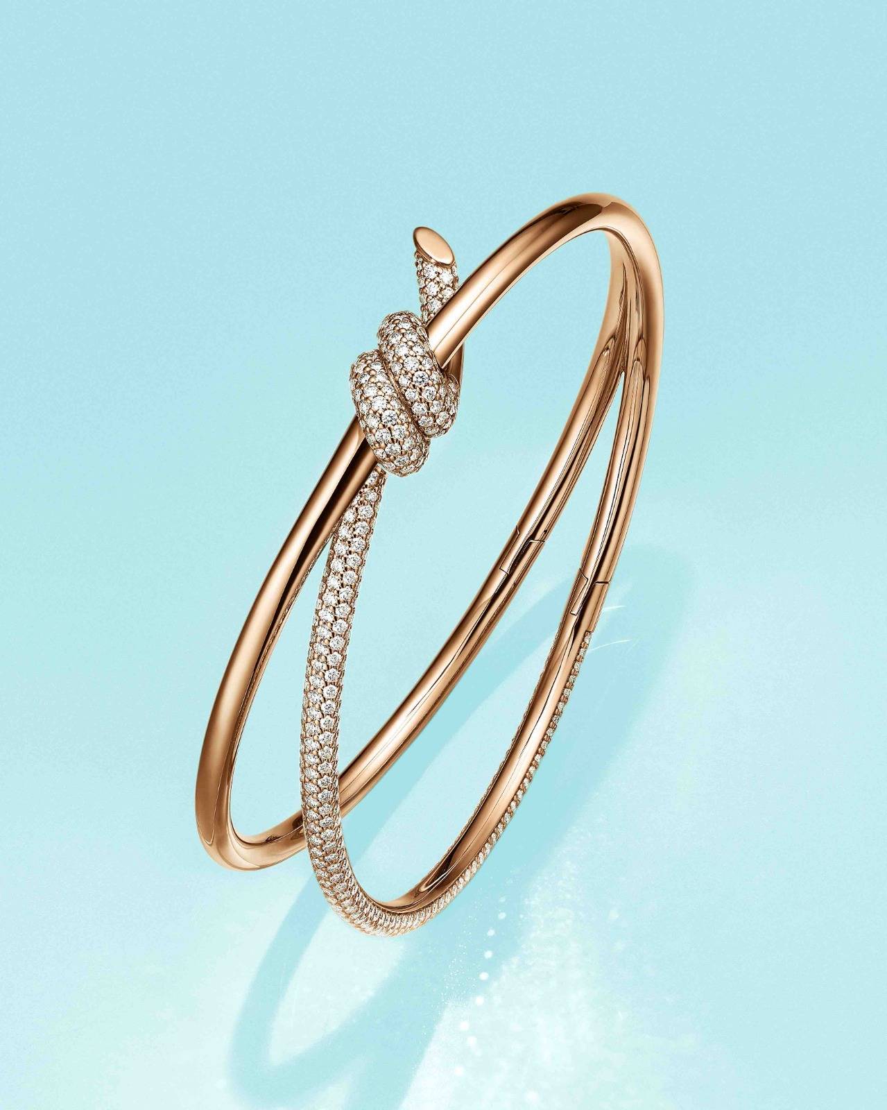 Tiffany Knot 18k玫瑰金鑲鑽石手鐲 港幣$209,000 （圖片來源：Tiffany & Co.)