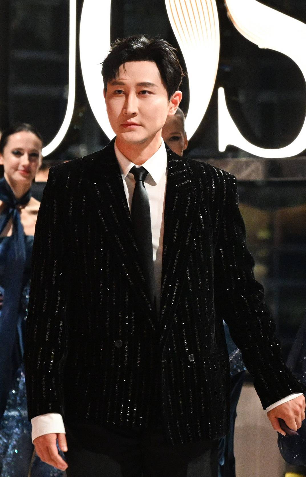 專訪時裝設計師CHENEY CHAN：譜寫現代東方女性美學的詩篇| Fashion | Madame Figaro Hong Kong