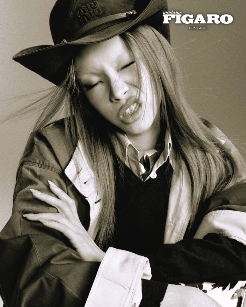 jacket, vest, scarf & hat MIU MIU（圖片來源：MF編輯部）